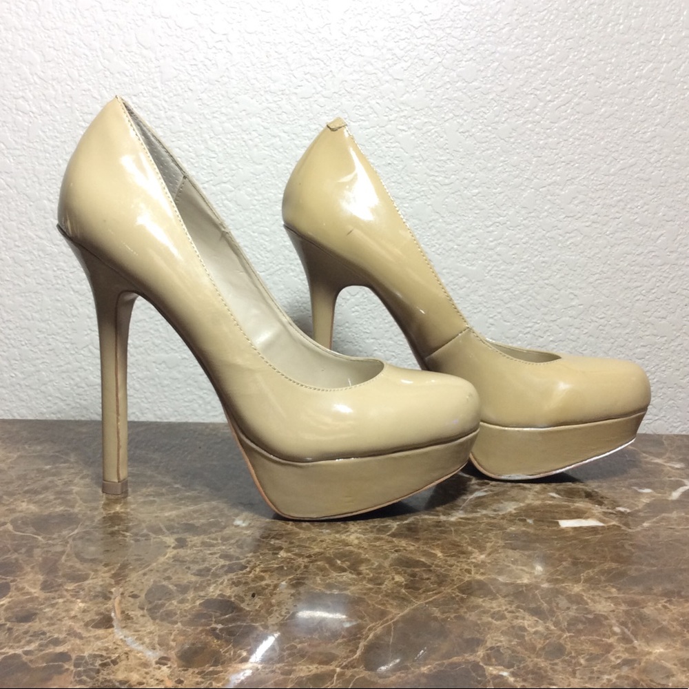 Steve Madden Bevv Close Toe Platform